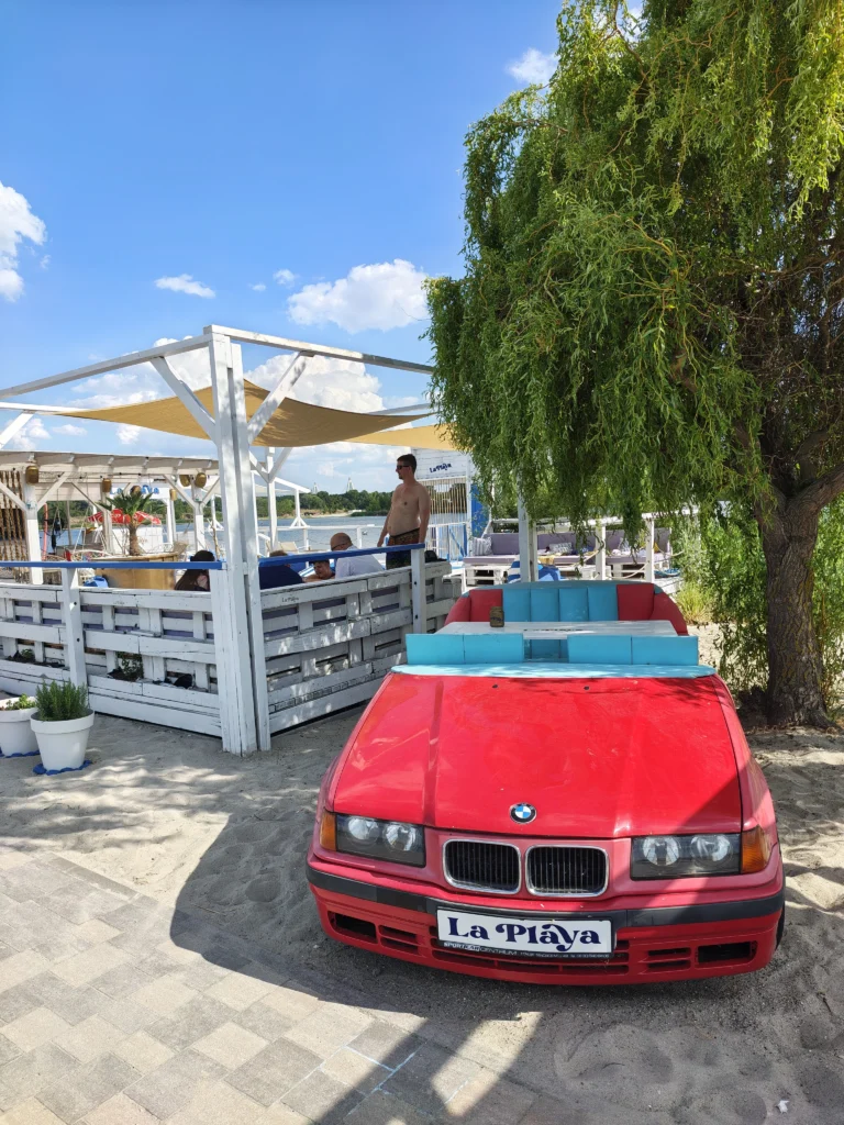 la playa csapatépítés autó
